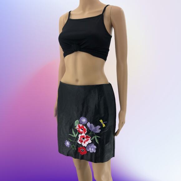 H&M Size US 10 Black Faux Leather Floral Embroidered Mini Raw Hem Biker Skirt - Picture 1 of 7